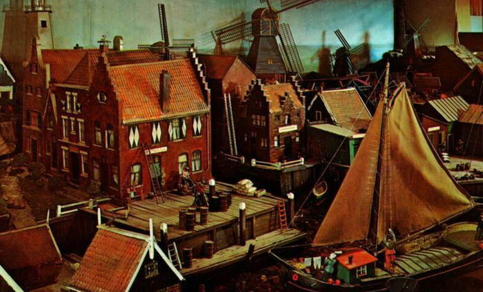 Little Netherlands - Old Postcard Of Little Netherlands (newer photo)